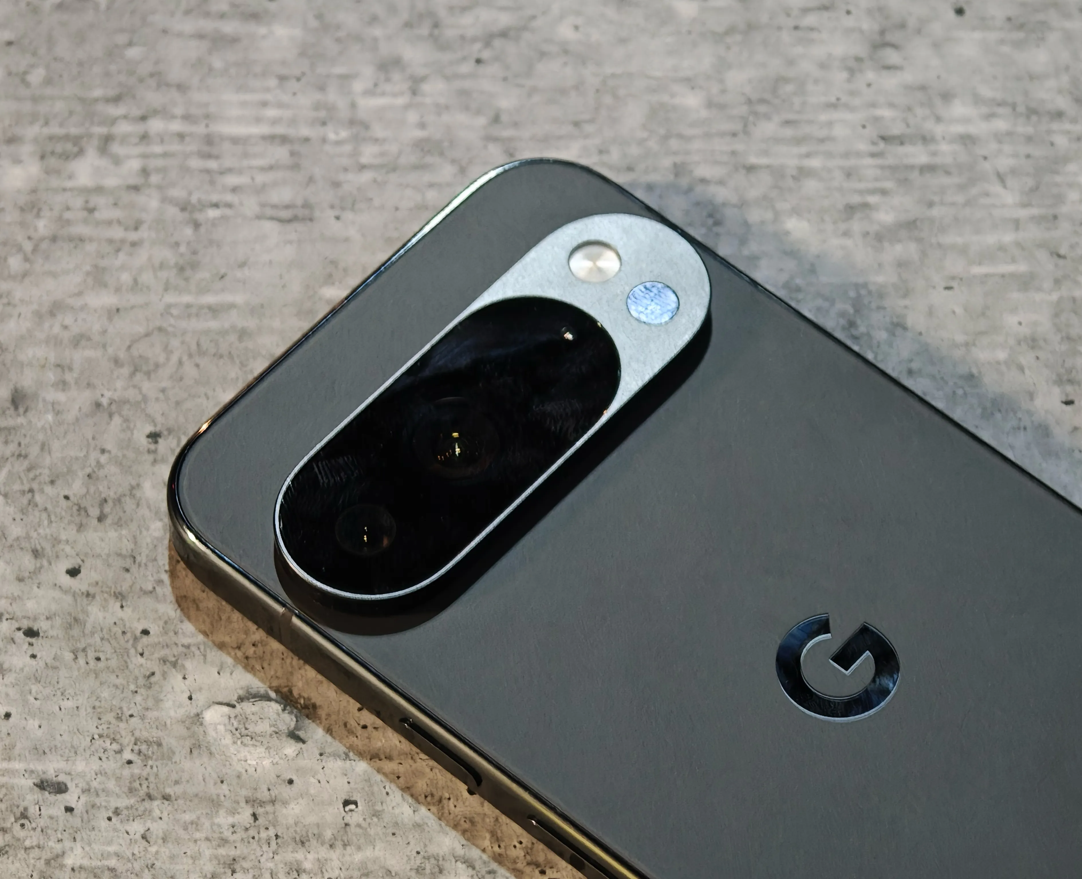 Google Pixel 10 Pro Review: An Enigmatic AI Powerhouse Paradox