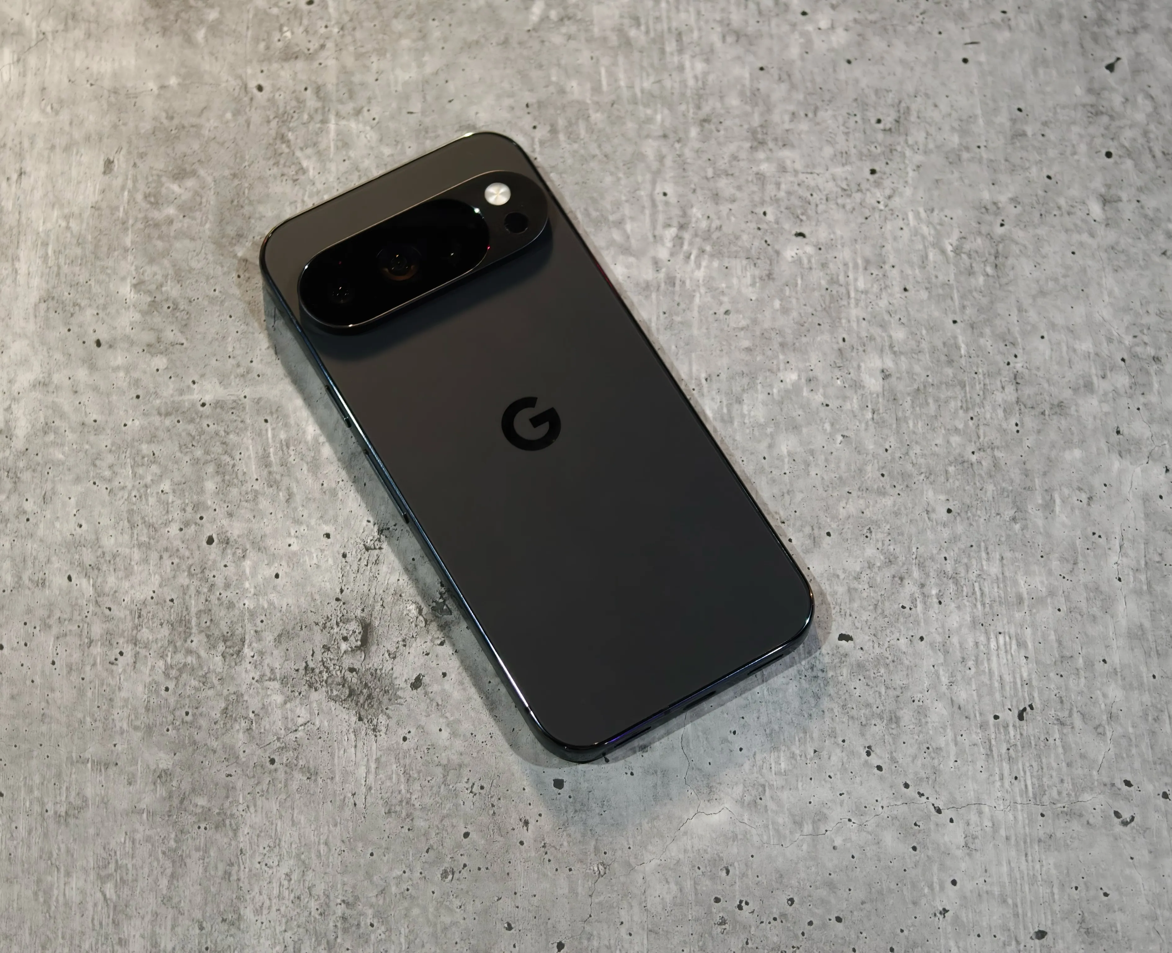 Google Pixel 10 Pro Review: An Enigmatic AI Powerhouse Paradox